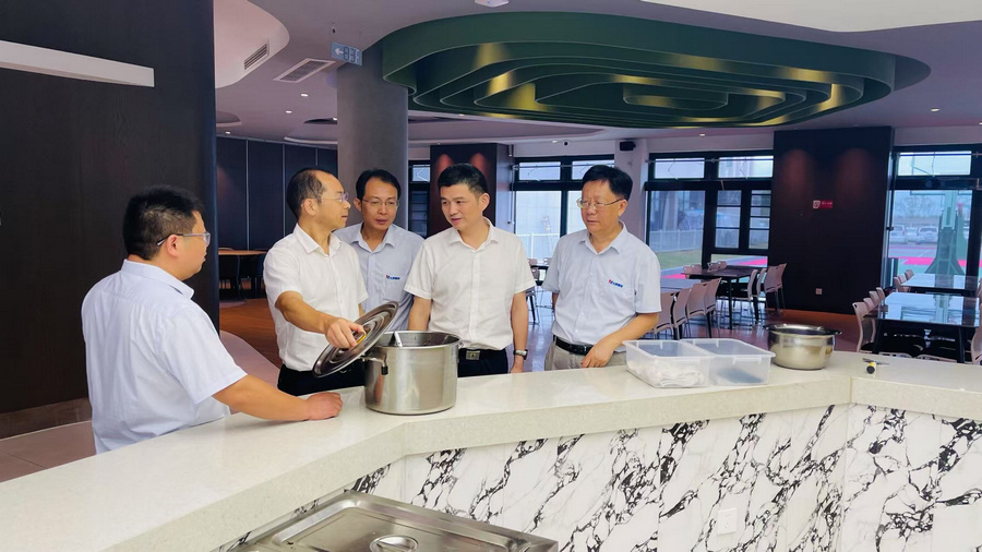 2025-08 入企夏送清凉  关爱台企职工1.jpg